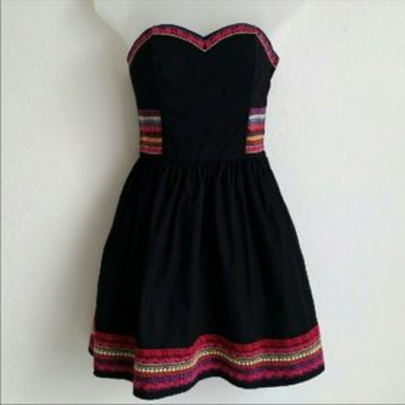 H&M Dresses & Skirts - H & M Black Strapless Embroidered Dress - Size 8 H&M Dresses & Skirts - H & M Black Strapless Embroidered Dress - Size 8
